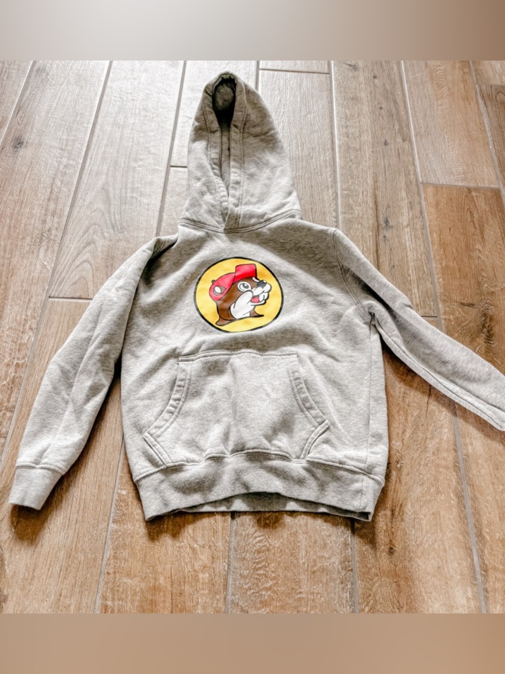 gray Buc-ee's pullover hoodie youth size medium